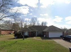 Pre-foreclosure in  Cross Point Cv Brandon, MS 39042