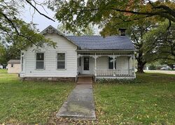Pre-foreclosure in  E Washington Ave Billings, MO 65610