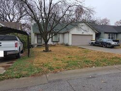 Pre-foreclosure in  Chestnut Ave Kansas City, MO 64130
