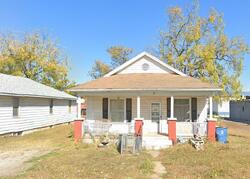 Pre-foreclosure in  Harnett Ave Wood River, IL 62095