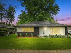 Pre-foreclosure in  Blackhawk Dr Park Forest, IL 60466