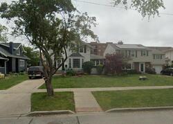 Pre-foreclosure in  Laurel Ave Des Plaines, IL 60016