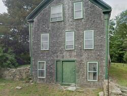 Pre-foreclosure in  North Ave Rochester, MA 02770