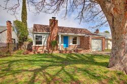 Pre-foreclosure in  Raymond Way Sacramento, CA 95820