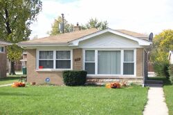 Pre-foreclosure in  BUFFALO AVE Calumet City, IL 60409