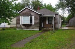 Pre-foreclosure in  WOODLAND AVE Wood River, IL 62095