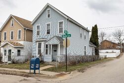 Pre-foreclosure in  WINDSOR AVE Dubuque, IA 52001