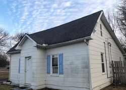 Pre-foreclosure in  W LEXINGTON ST Richmond, MO 64085