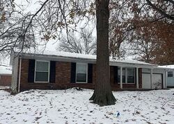 Pre-foreclosure in  LAKECREST LN Saint Louis, MO 63138