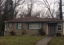 Pre-foreclosure in  DALE CREEK DR NW Atlanta, GA 30318