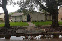 Pre-foreclosure in  RUTHERGLENN DR Houston, TX 77096