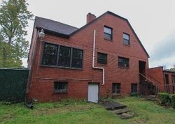 Pre-foreclosure in  LAKE DR Youngstown, OH 44511