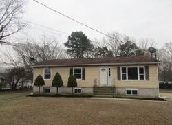 Pre-foreclosure in  SYCAMORE ST Central Islip, NY 11722