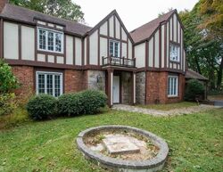 Pre-foreclosure in  FRESH POND RD Northport, NY 11768
