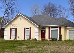 Pre-foreclosure in  N SUTHERLAND DR Montgomery, AL 36116