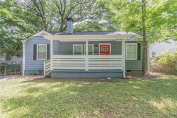 Pre-foreclosure in  WOODS DR NW Atlanta, GA 30318