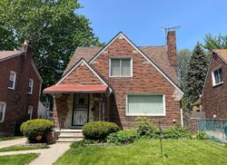 Pre-foreclosure in  DUCHESS ST Detroit, MI 48224