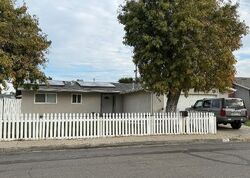 Pre-foreclosure in  Robin St Los Banos, CA 93635