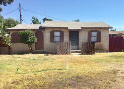 Pre-foreclosure in  Warren Ave Bakersfield, CA 93308