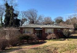 Pre-foreclosure in  Fairway Dr Anniston, AL 36207