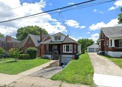 Pre-foreclosure in  Payne St Louisville, KY 40206