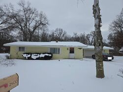 Pre-foreclosure in  Alice St Farwell, MI 48622