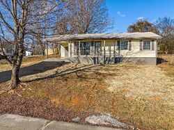  Riggs St, Athens TN