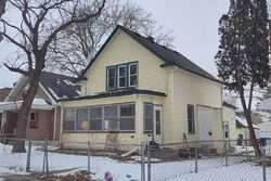 Pre-foreclosure in  Geranium Ave W Saint Paul, MN 55117