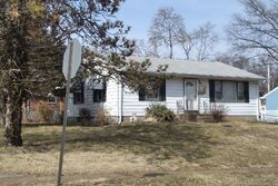 Pre-foreclosure in  SAINT HENRY LN Saint Ann, MO 63074