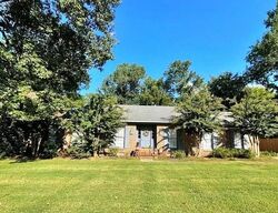 Pre-foreclosure in  Chatsworth Dr Montgomery, AL 36109