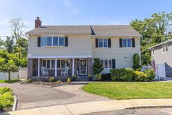  Stacey Ct, Bellmore NY