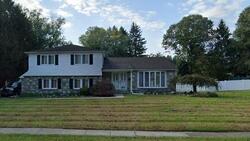 Pre-foreclosure in  Warfield Ln Huntingdon Valley, PA 19006