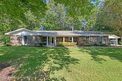 Pre-foreclosure in  Cathy Cir Alexander City, AL 35010