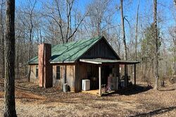 Pre-foreclosure in  Heasletts Rd Childersburg, AL 35044