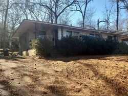 Pre-foreclosure in  Willow Lane Dr Montgomery, AL 36109