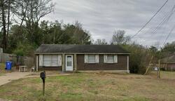 Pre-foreclosure in  White Oak Dr Prattville, AL 36067