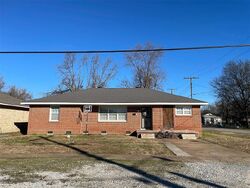 Pre-foreclosure in  E Georgia St Walnut Ridge, AR 72476