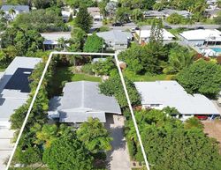 Pre-foreclosure in  Ne 17th Way Fort Lauderdale, FL 33304