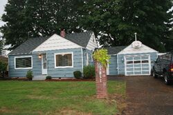 Pre-foreclosure in  7th Ave NE Salem, OR 97303