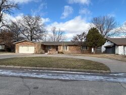 Pre-foreclosure in  Lochinvar Ln Hutchinson, KS 67502