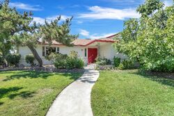 Pre-foreclosure in  W Vartikian Ave Fresno, CA 93704