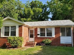 Pre-foreclosure in  Green St Jacksonville, FL 32205