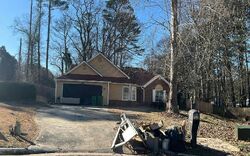 Pre-foreclosure in  Canberra Dr Stone Mountain, GA 30088