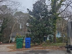 Pre-foreclosure in  Oak Hill Cir Stone Mountain, GA 30083