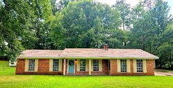  Mar Ree Dr, Laurel MS
