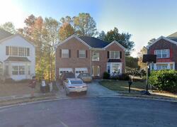 Pre-foreclosure in  Fallbrook Dr Duluth, GA 30096