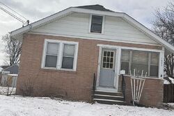 Pre-foreclosure in  Catherine St Ottawa, IL 61350