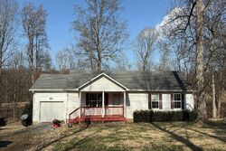 Pre-foreclosure in  Mitchell Weaver Rd Scottsville, KY 42164