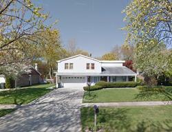 Pre-foreclosure in  Russet Way Northbrook, IL 60062