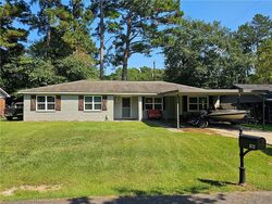 Pre-foreclosure in  Longleaf Trce Ball, LA 71405